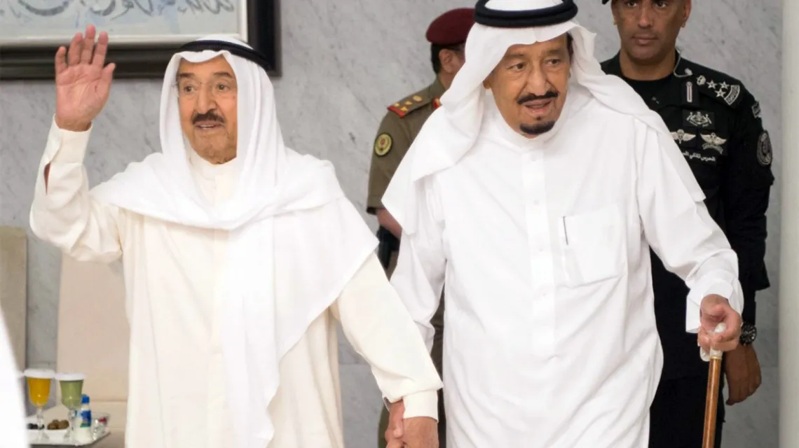 Saudyjski król Salman i emir Kuwejtu Sabah al-Ahmad al-Sabah podczas spotkania w Arabii Saudyjskiej w mieście Dżedda, 6 lipca 2017 r.  / Saudi Press Agency / AP / EASTNEWS / 