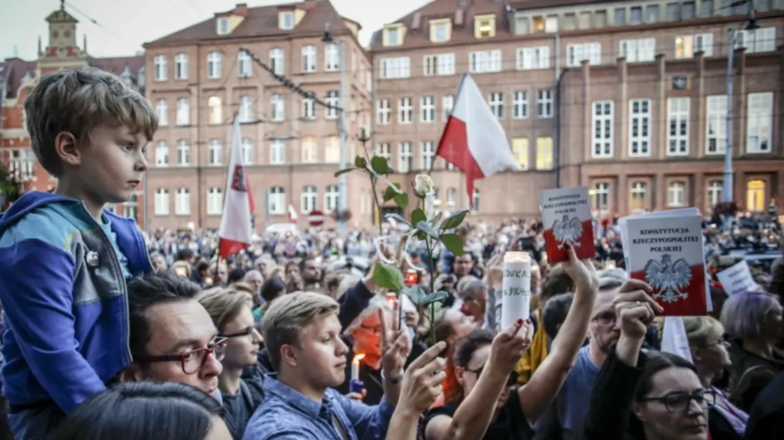 Łańcuch światła w obronie Sądu Najwyższego, Gdańsk, 20.07.2017 r. / / Fot. Karolina Misztal / REPORTER / EASTNEWS