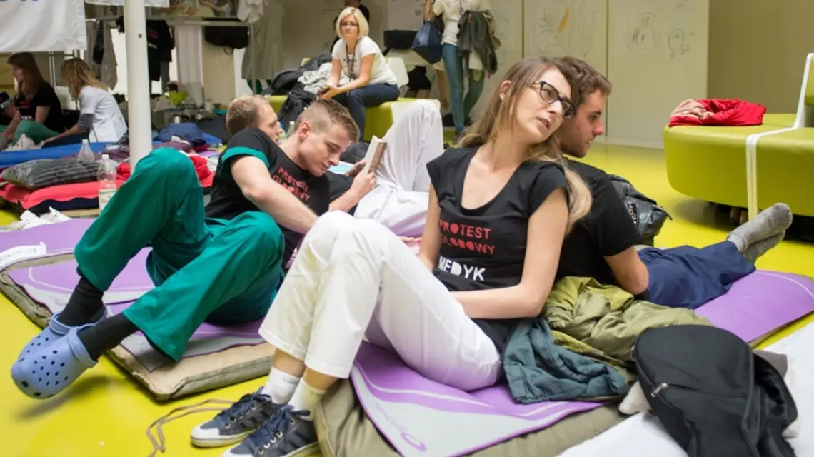 Głodówka lekarzy rezydentów, Dziecięcy Szpital Kliniczny, Warszawa, 6 października 2017 r. / fot. Zbyszek Kaczmarek / REPORTER / East News
