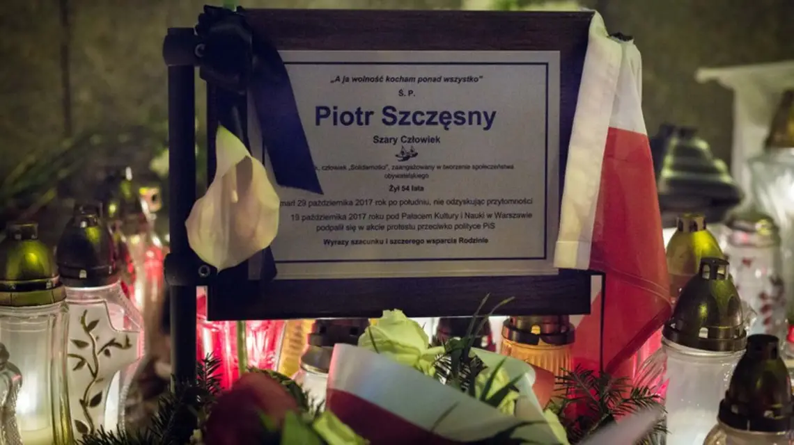 Nekrolog Piotra Szczęsnego na Placu Defilad, Warszawa, 6.11.2017 r. / Fot. Marek M Berezowski/REPORTER