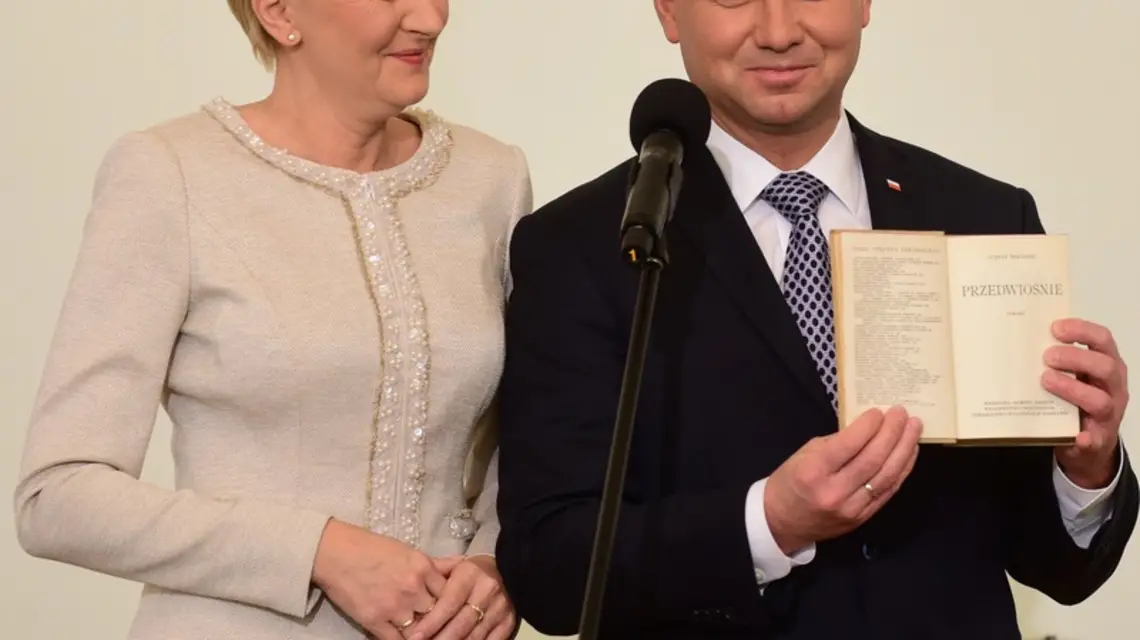 Para prezydencka zapowiada Narodowe Czytanie "Przedwiośnia", 27 lutego 2018 r. / Fot. Bartek Syta / East News / 