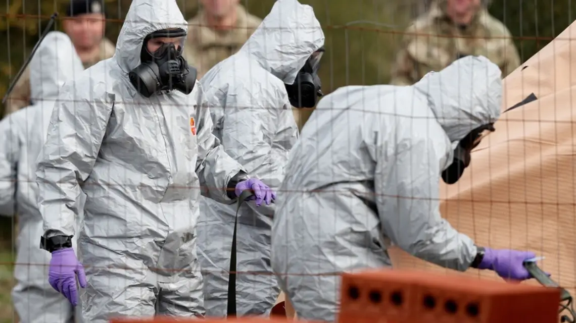 Angielskie służby zabezpieczają samochód, który mógł być użyty w trakcie ataku na Siergieja Skripala, Gillingham, 14 marca 2018 r. / Fot. Adrian Dennis / AFP Photo / East News