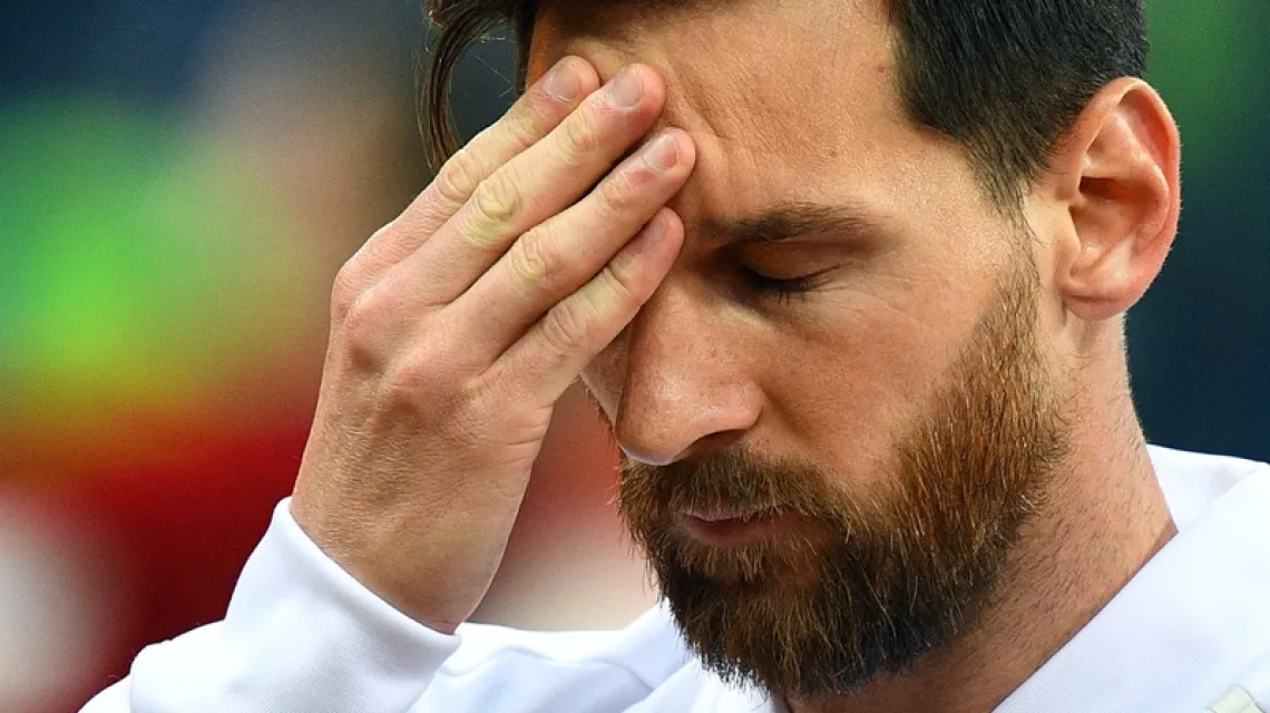 Leo Messi podczas hymnów w trakcie meczu Argentyna-Chorwacja, Niżny Nowgorod, 21 czerwca 2018 r. / Fot. Johannes Eisele / AFP Photo / East News / 