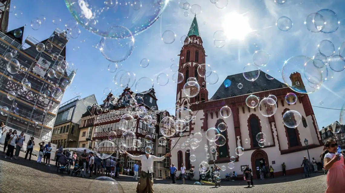 Przed kościołem św. Mikołaja we Frankfurcie nad Menem, sierpień 2018 r. / Fot.  Frank Rumpenhorst / DPA / AFP / East News / 