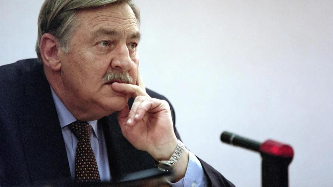 Roelof "Pik" Botha podczas posiedzenia Komisji Prawdy i Pojednania w Johannesburgu, 1997 r. / Fot. Odd Andersen / AFP / East News / 
