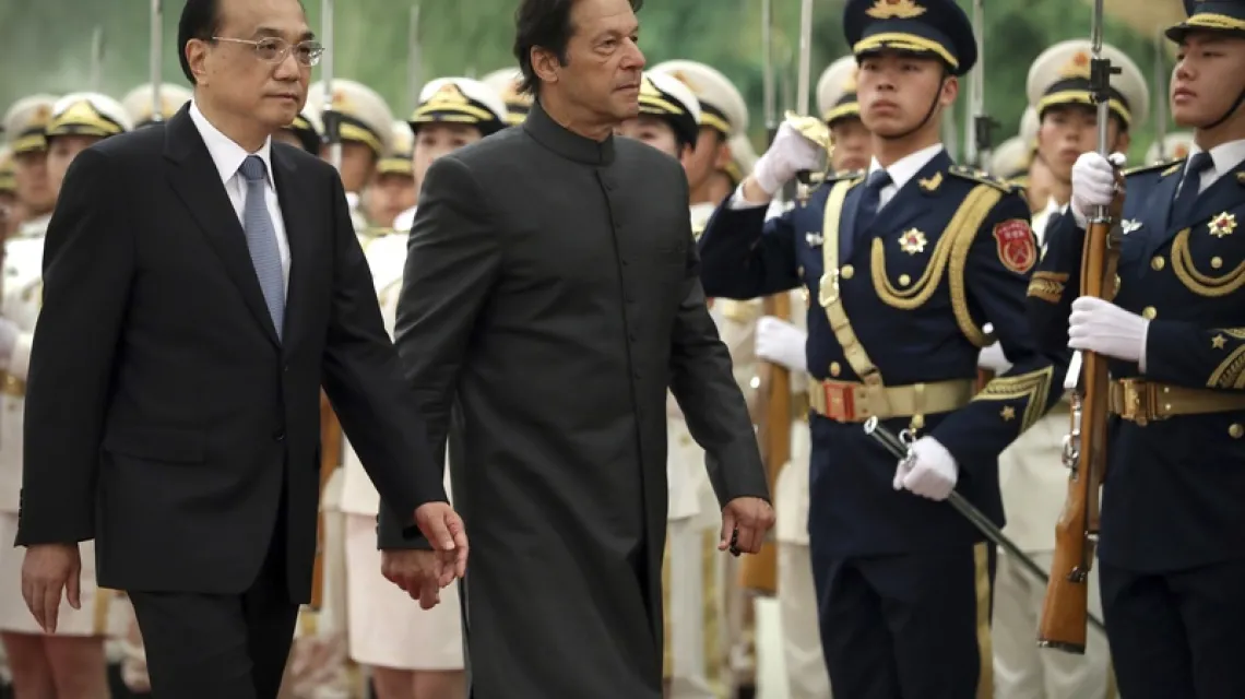 Premier Pakistanu Imran Khan i premier Chin Li Keqiang podczas spotkania w Pekinie, 3.11.2018 r. / Fot. Mark Schiefelbein / AP/Associated Press/East News / 