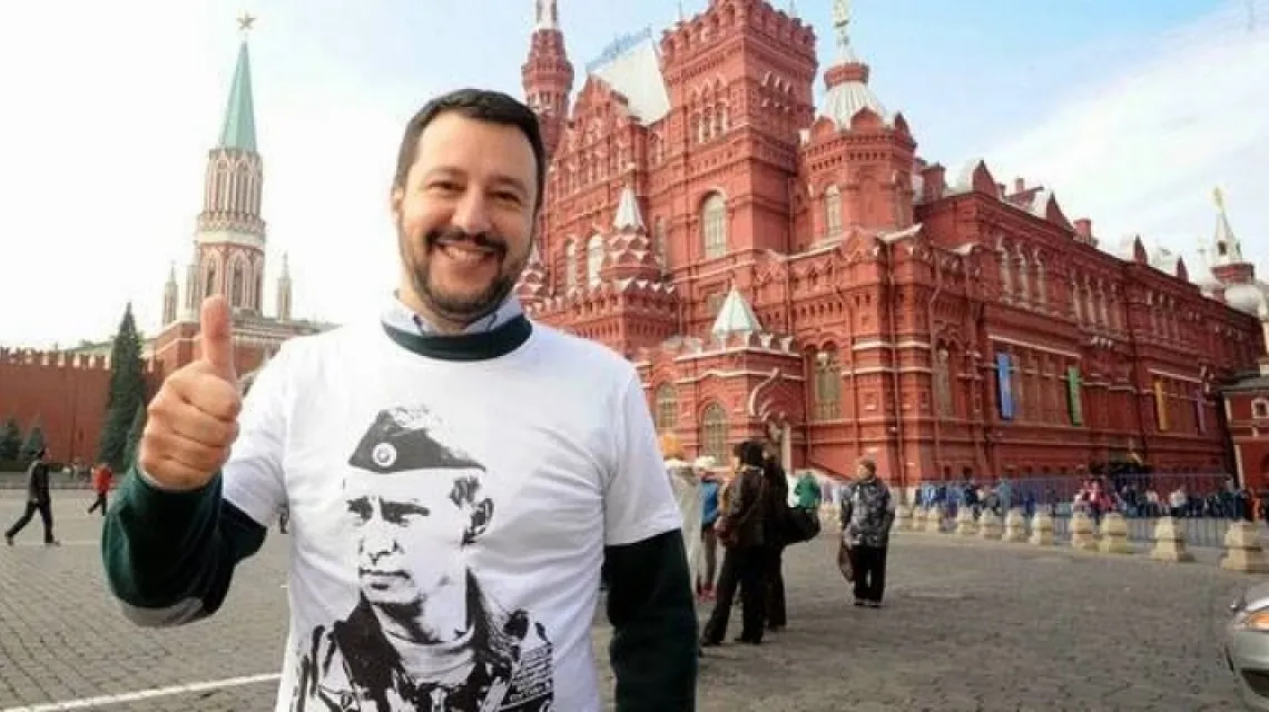 Matteo Salvini w koszulce z wizerunkiem Władimira Putina na placu Czerwonym w Moskwie / Fot. Laski Diffusion / East News / 