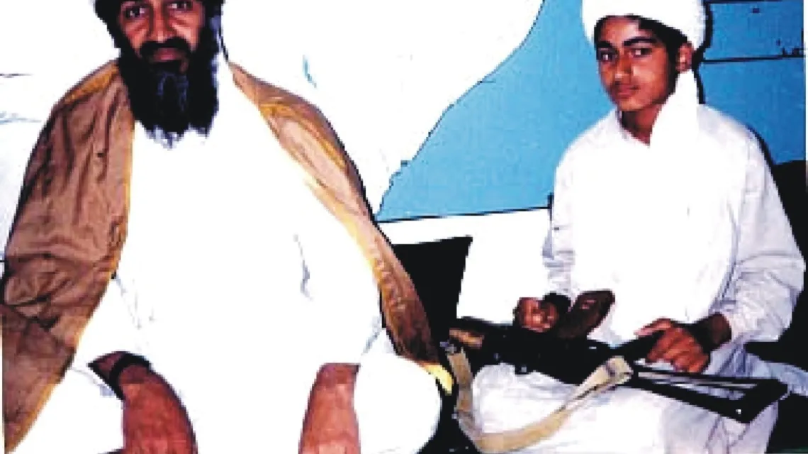  Osama ibn Laden z synem Hamzą, ok. 2001 r. w Afganistanie / Fot. Hamid Mir / Polaris Images / East News / 