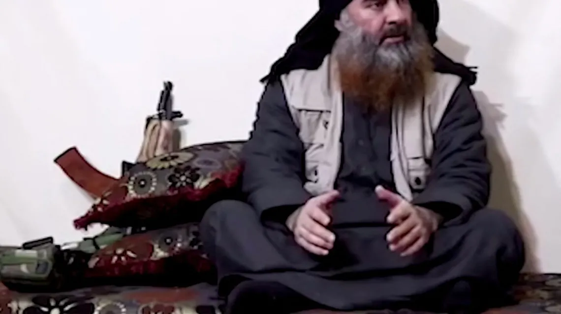 Abu Bakr al Baghdadi, przywódca tzw. Państwa Ilsmaskiego, w nagraniu wideo z kwietnia 2019 r. / Fot. Balkis Press / Abaca / East News / 