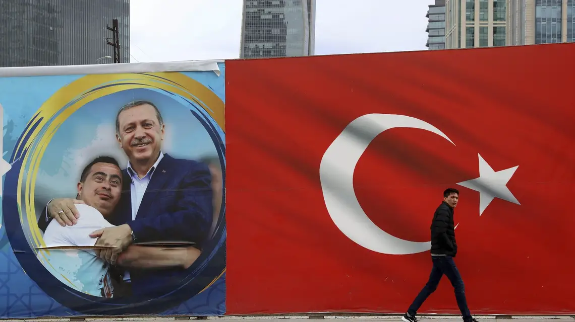 Plakat wyborczy Recepa Tayyipa Erdoğana, Ankara, 31 marca 2019 r. / / FOT. Ali Unal /AP/Associated Press/East News