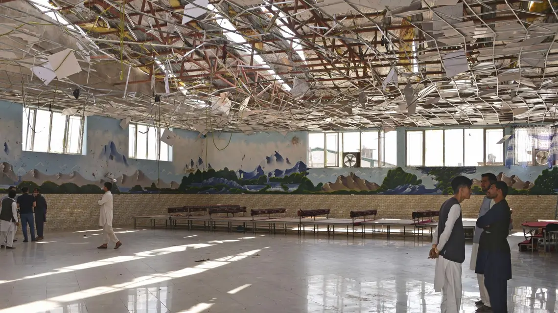 Lokalni mieszkańcy w salii weselnej, miejscu samobójczego zamachu bombowego. Kabul, 18 sieprnia 2019 r. / / FOT. KYDPL KYODO/Associated Press/East News
