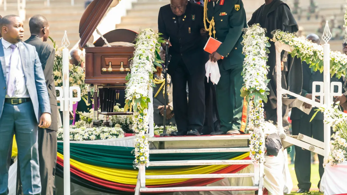 Kenneth Kaunda na pogrzebie Roberta Mugabego, prezydenta Zimbabwe, wrzesień 2019. JEKESAI NJIKIZANA/AFP/East News / 