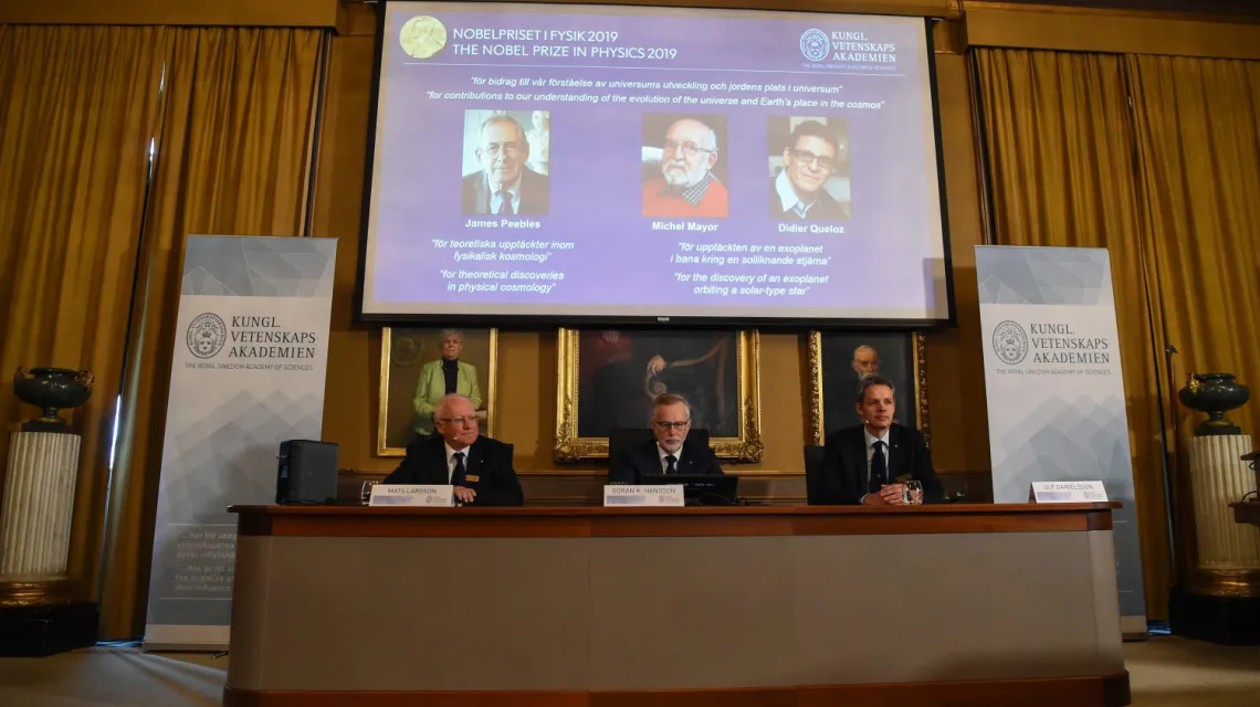 Członkowie Komitetu Noblowskiego ogłaszają laureatów w dziedzinie fizyki, Sztokholm, 8 października 2019 r. / Fot. JONATHAN NACKSTRAND / AFP / EAST NEWS / 