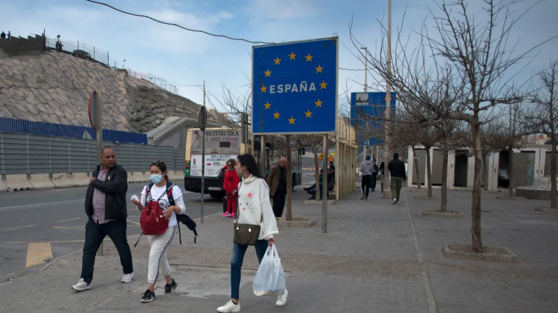  Na granicy hiszpańsko-marokańskiej, Ceuta, 13 marca 2020 r. / FOT. JORGE GUERRERO/AFP/East News / 