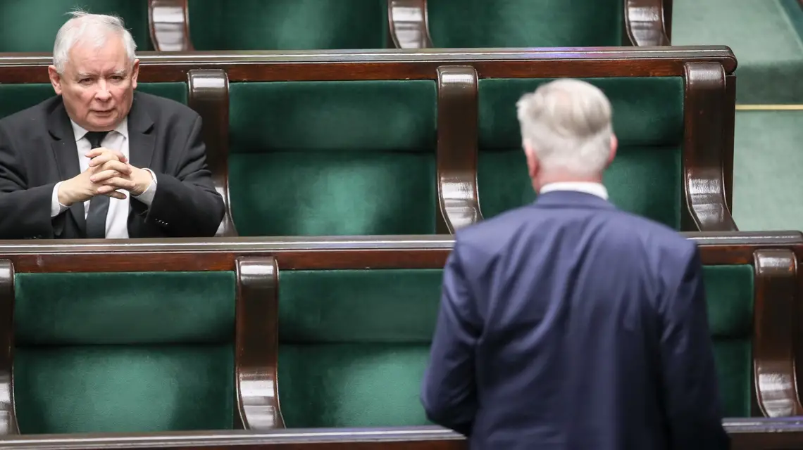 Jarosła Kaczyński i Jarosław Gowin podcza 8. specjalnego posiedzenia Sejmu, 26 marca 2020 r. / Fot. Andrzej Iwanczuk/REPORTER / 