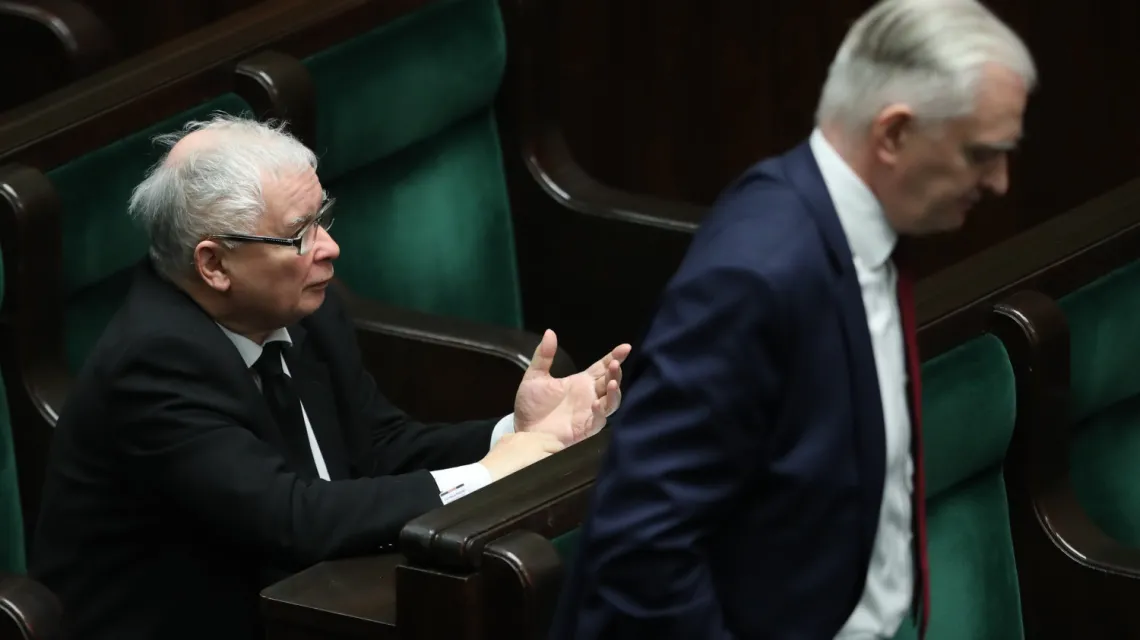 Jarosła Kaczyński i Jarosław Gowin podcza 9. specjalnego posiedzenia Sejmu, 6 kwietnia 2020 r. / Fot. Andrzej Iwanczuk/REPORTER / 