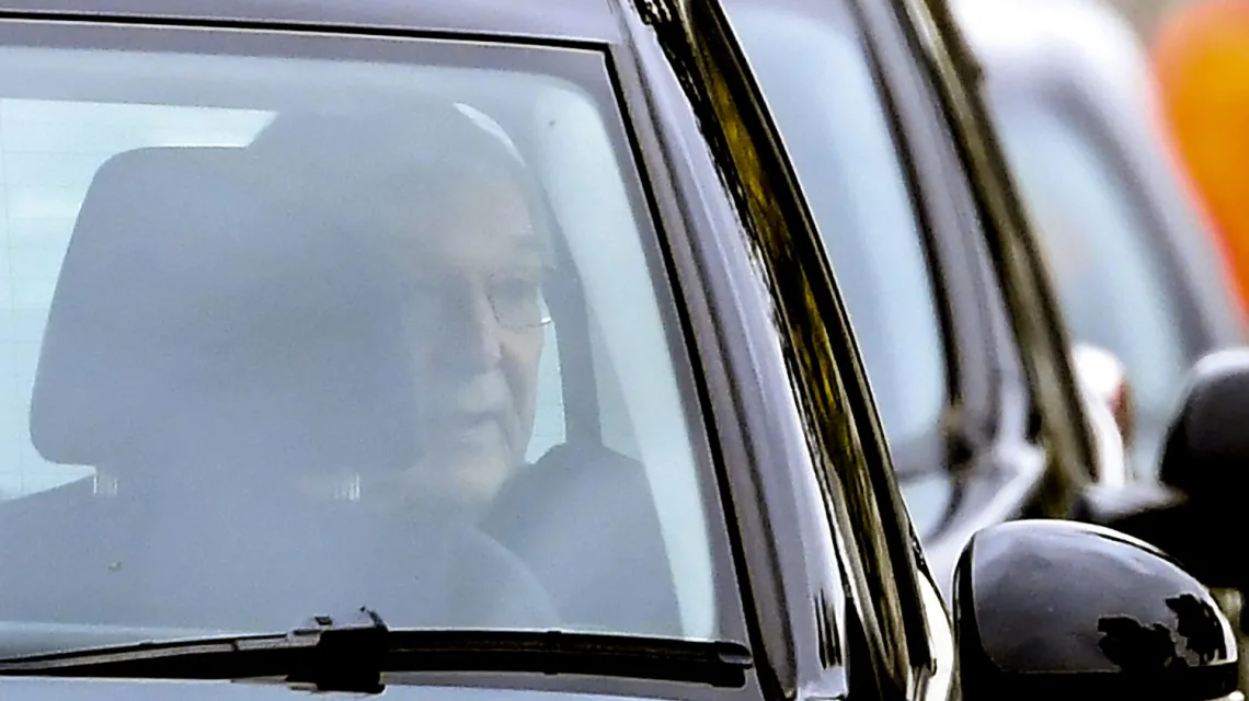 Kard. George Pell opuszcza więzienie Barwon, 7 kwietnia 2020 r. / Fot. William West / AFP / East News / 