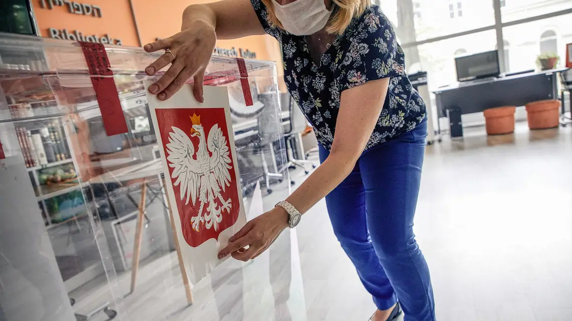 Biblioteka miejska w Łodzi, która w trakcie wyborów prezydenckich zamieni się w lokal wyborczy. Fot. Julian Sojka/East News / 