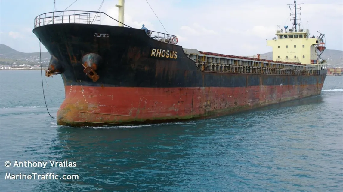 Statek "Rhosus" w jednym z portów Grecji, kwiecień 2013 r. / Fot. Antony Vrailas / Associated Press / East News / 