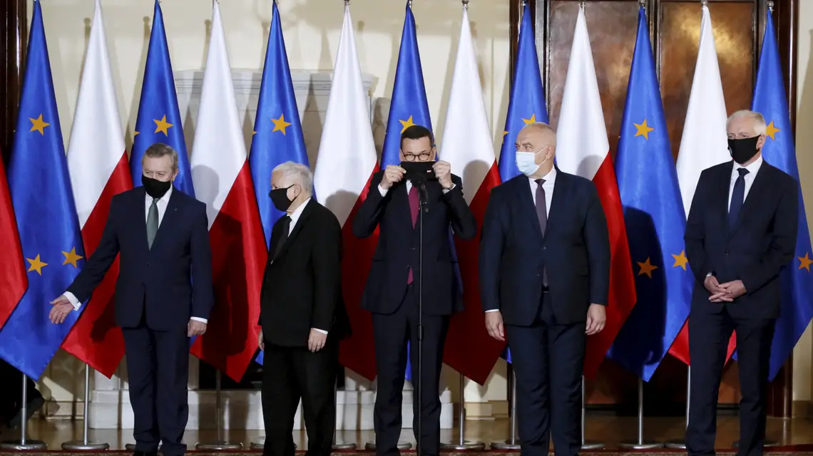 Premier przedstawia zmiany w składzie rządu Zjednoczonej Prawicy. Od lewej Piotr Gliński, Jarosław Kaczyński, Mateusz Morawiecki, Jacek Sasin i Jarosław Gowin. 30 września 2020 r. / / fot. Piotr Molecki / East News