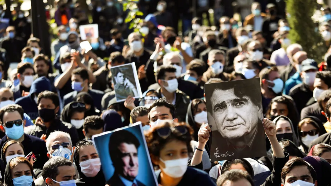 Żałobnicy po śmierci Mohammeda Rezy Szadżariana, Meszhed (Iran), 10 października 2020 r. / Fot. MOHAMMAD TAGHI / AFP / EAST NEWS / 