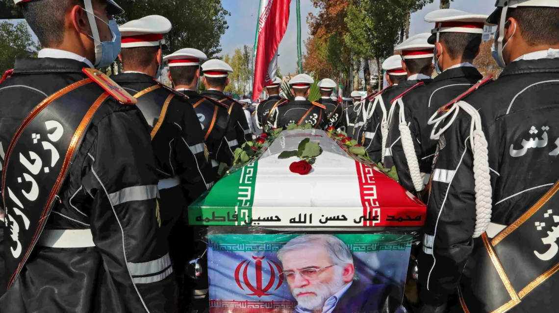 Podczas ceremonii pogrzebowej Mohsena Fahrizadeha, Teheran, 30 listopada 2020 r. /  FOT. AFP PHOTO / HO /IRANIAN DEFENCE MINISTRY / AFP / EASTNEWS / 
