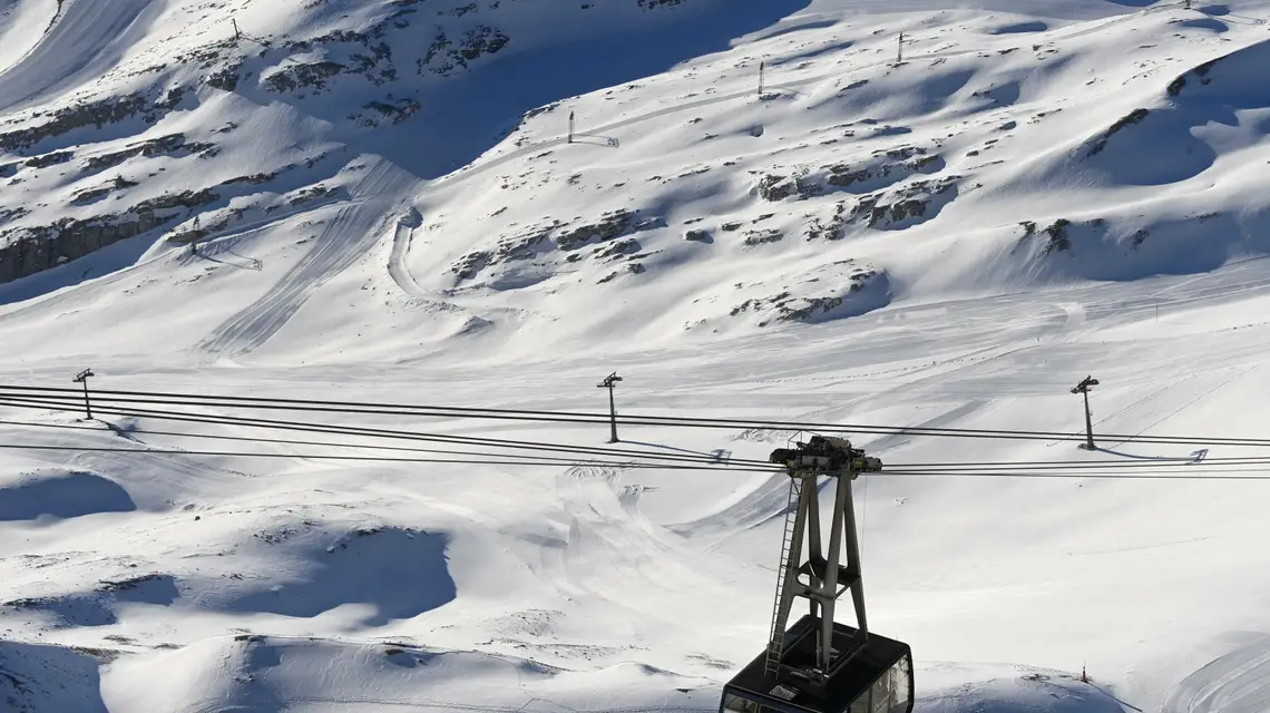 Kolejka linowa na Zugspitze – najwyższy szczyt górski w Niemczech, w pobliżu Garmisch-Partenkirchen, 30 listopada 2020 r. / FOT. CHRISTOF STACHE/AFP/East News / 