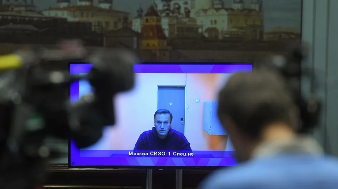 Aleksiej Nawalny zeznaje ze swojej celi i jest transmitowany na ekranie w Moskiewskim Sądzie Okręgowym w Moskwie, 28 stycznia 2021 r. / FOT. Iliya Pitalev/SPUTNIK Russia/East News / 