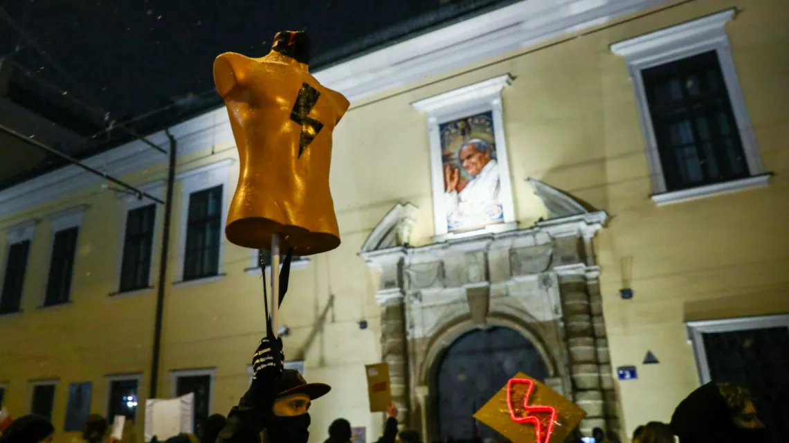 Protest Strajku Kobiet przed krakowską kurią, 29 stycznia 2021 r. /  FOT. Beata Zawrzel/REPORTER / 