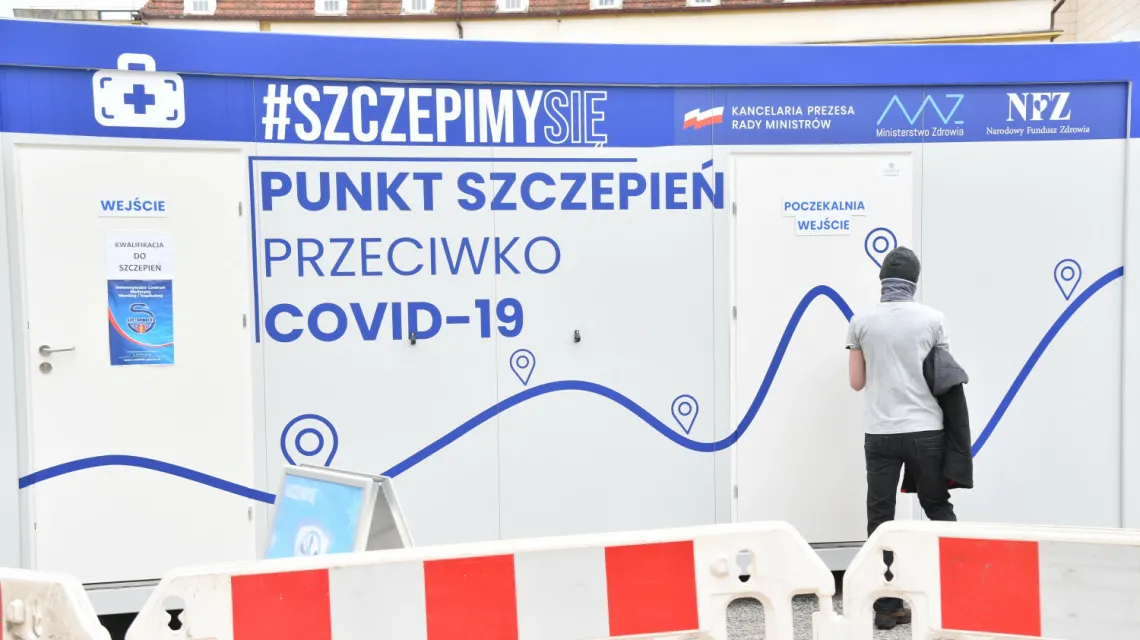 Majówkowe szczepienia w punktach mobilnych, Gdynia 3 maja 2021 r. Fot. WOJCIECH STRÓŻYK/REPORTER / 