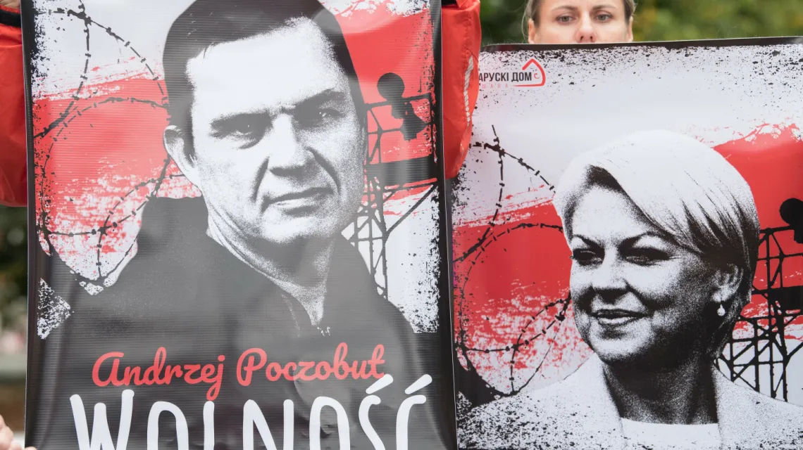 Plakaty wzywające do uwolnienia Andrzeja Poczobuta i Andżeliki Borys, 41. rocznica podpisania Porozumień Sierpniowych, Gdańsk, 31 sierpnia 2021 r. / / fot. WOJCIECH STRÓŻYK / REPORTER 