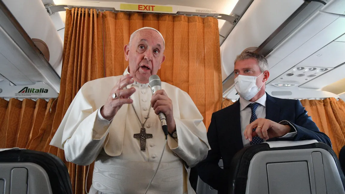 Konferencja Franciszka podczas lotu z Bratysławy do Rzymu, 15 września 2021 POOL AFP/Associated Press/East News / 