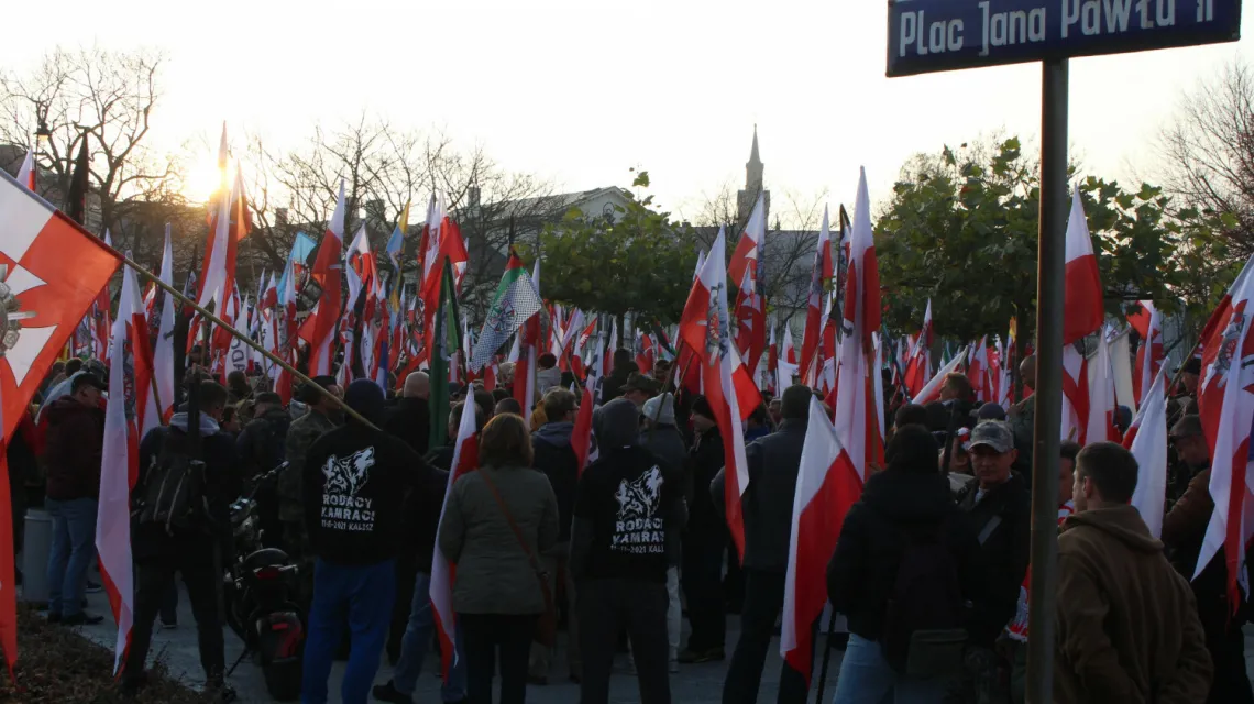 Manifestacja na pl. Jana Pawła II w Kaliszu, 11 listopada 2021 r. Fot. MACIEJ KONIECZNY/REPORTER / 