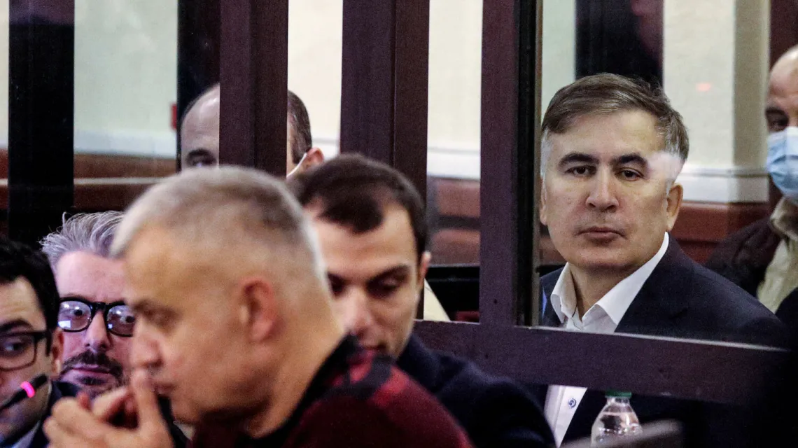 Były prezydent Gruzji Micheil Saakaszwili w sądzie w Tbilisi, grudzień 2021 r. / FOT. IRAKLI GEDENIDZE/AFP/East News / 