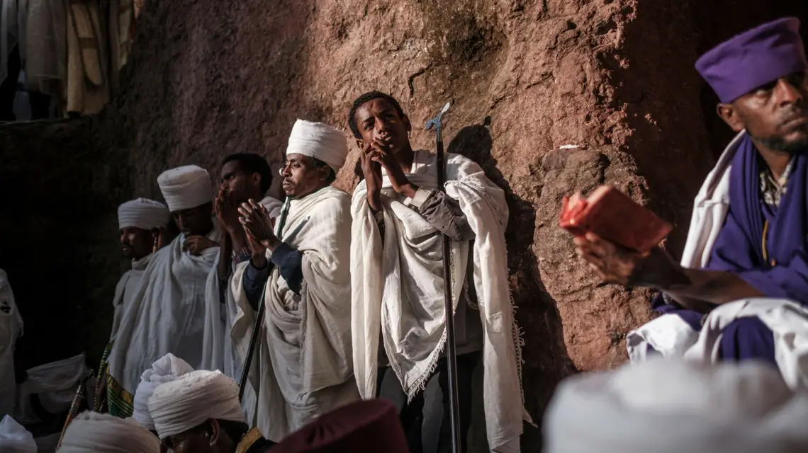 Obchody Bożego Narodzenia w Lalibeli przy granicy z Tigrajem, 650 kilometrów na północ od Addis Abeby. Etiopia, 7 stycznia 2022 / fot. EDUARDO SOTERAS/AFP/East News / 