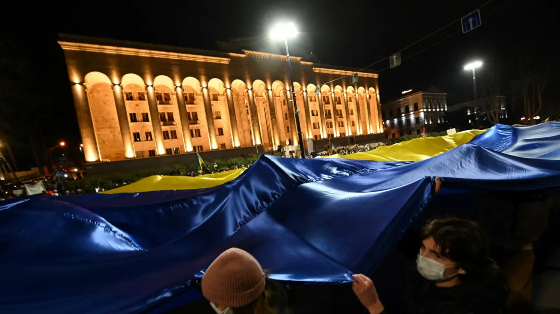 Manifestacja poparcia dla Ukrainy w Tbilisi, 7 marca 2022 r. Fot. VANO SHLAMOV/AFP/East News / 