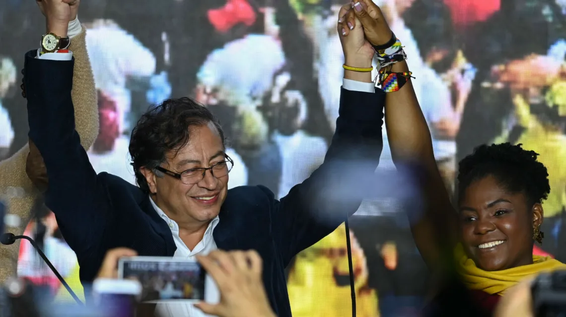 Gustavo Petro i Francia Marquez podczas świętowania po 1. turze wyborów prezydenckich. Bogota, 29 maja 2022 r. / FOT. YURI CORTEZ/AFP/East News / 