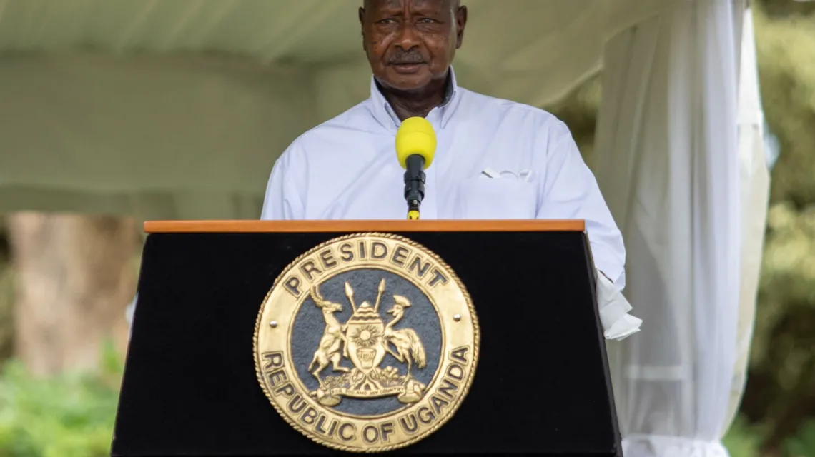 Prezydent Yoweri Museveni przemawia w Entebbe w Ugandzie, 26 lipca 2022 r. / FOT. BADRU KATUMBA/AFP/East News / 