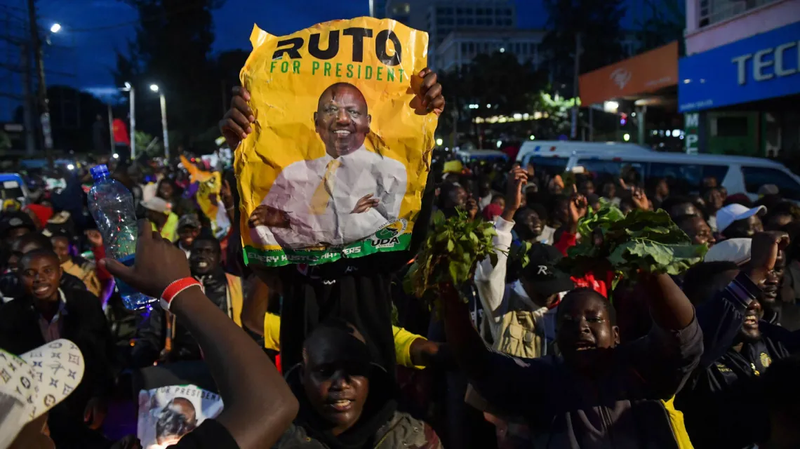 Zwolennicy Williama Ruto świętują wygraną swojego kandydata w wyborach prezydenckich. Eldoret, Kenia, 15 sierpnia 2022 r. / fot. SIMON MAINA/AFP/East News / 