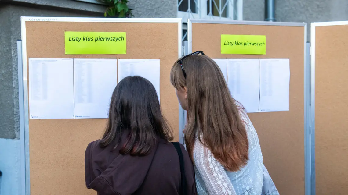 Rozpoczęcie roku szkolnego w jednym z warszawskich liceów, wrzesień 2022 r. / FOT. Lukasz Gdak/East News / 