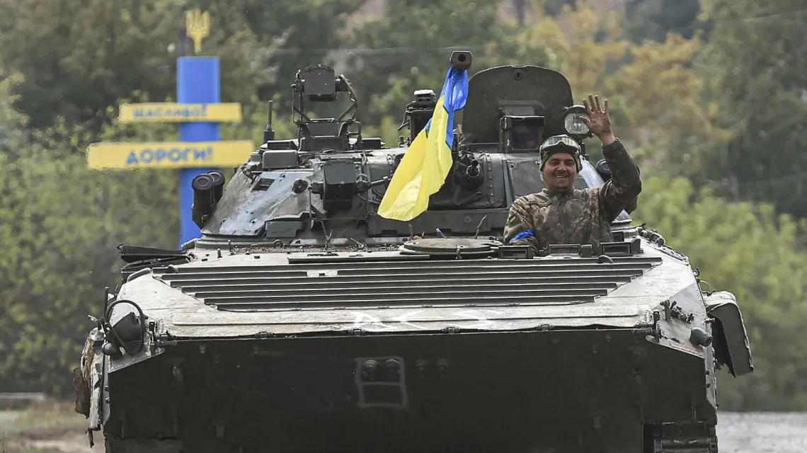 Ukraiński czołg na północny-wschód od Charkowa, 8 września 2022 r. Ukraińska armia odbiła w tym rejonie frontu ponad 20 miejscowości / fot. AA/ABACA/Abaca/East News / 