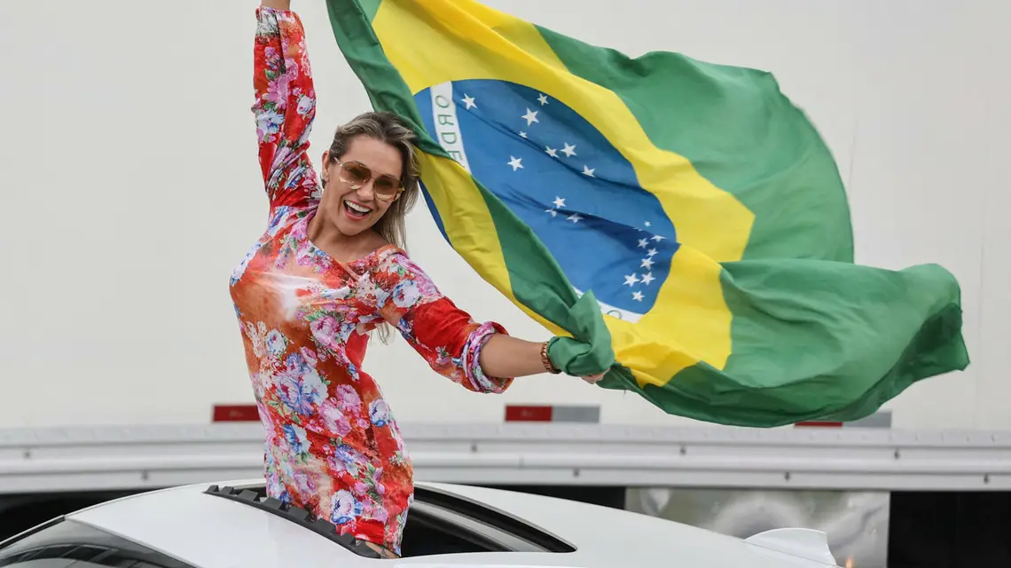 Zwolenniczka prezydenta Luli świętuje jego zwycięstwo, Santa Catarina, Brazylia, 31 października 2022 r. / FOT. ANDERSON COELHO/AFP/East News / 