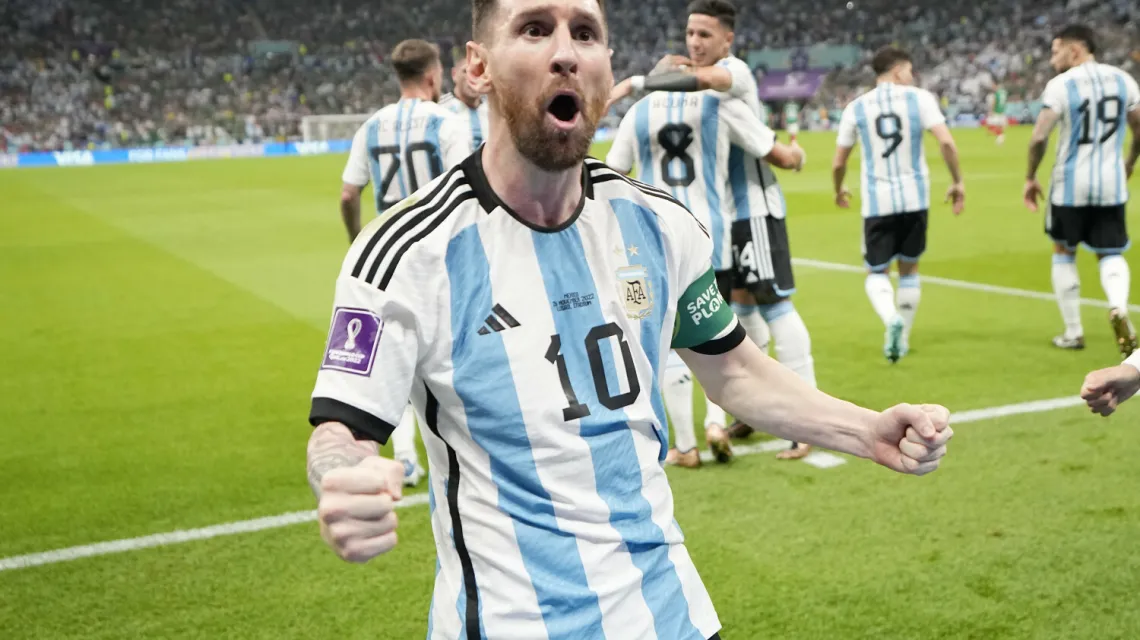 Leo Messi po strzeleniu gola w meczu Argentyna-Meksyk, Lusail (Katar), 26 listopada 2022 r. / Fot. Ariel Schalit / Associated Press / East News / 