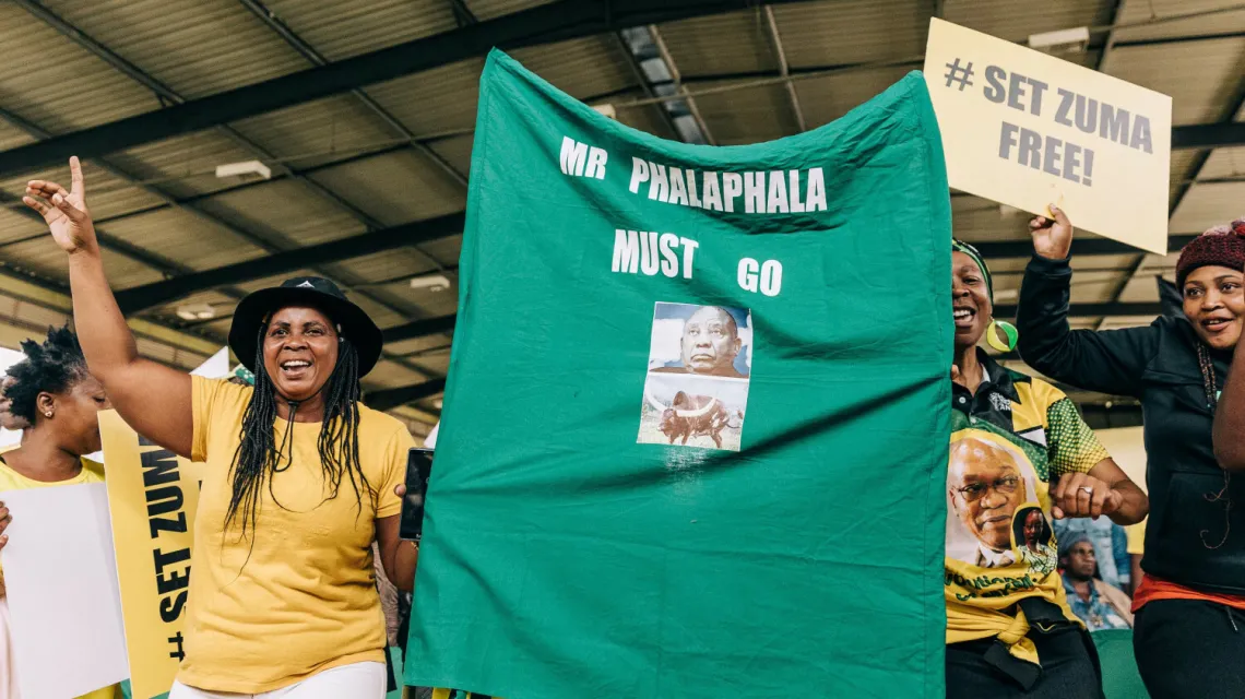 Przeciwnicy Cyrila Ramaphosy domagają się jego ustąpienia. Kwaximba, 4 grudnia 2022 / fot. RAJESH JANTILAL/AFP/East News / 