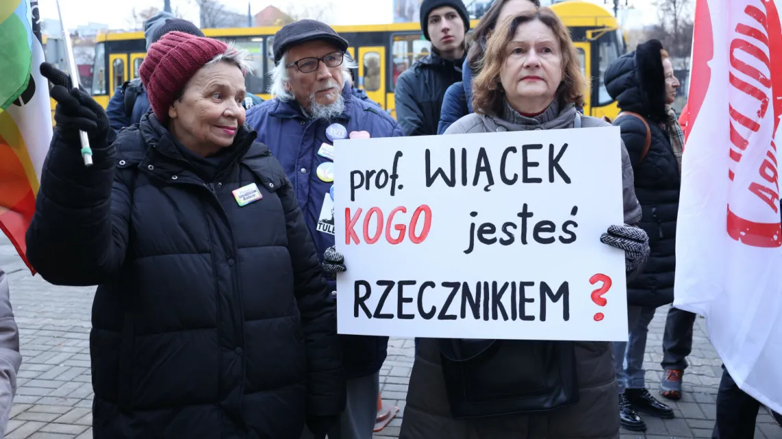 Demonstracja przeciwko odwolaniu Hanny Machinskiej z funkcji zastepcy Rzecznika Praw Obywatelskich przed biurem RPO / fot. Michal Zebrowski/East News / 