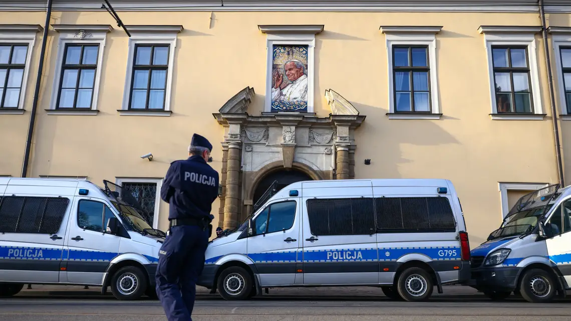 Pod krakowską Kurią w dniu Manify, 18 marca 2023 r./ FOT. Beata Zawrzel/REPORTER / 