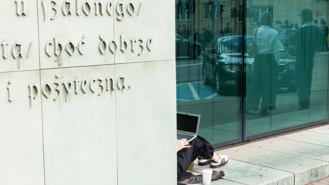 Przed Biblioteką Uniwersytetu Warszawskiego, kwiecień 2023 r. / / fot. Foto Olimpik / REPORTER