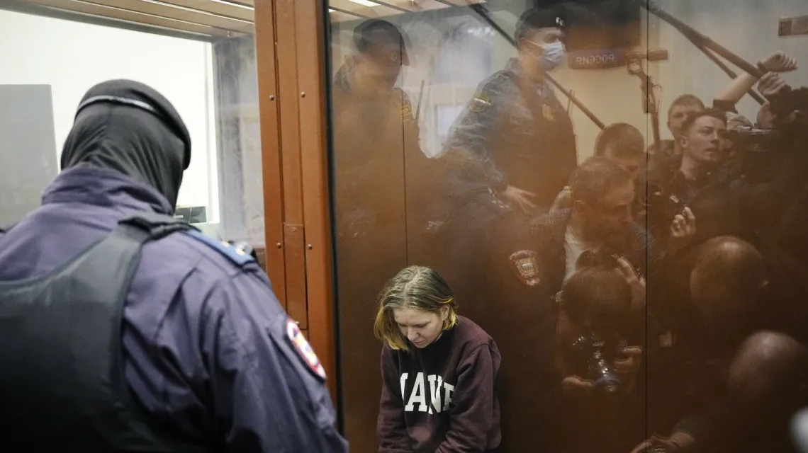 Daria Triepowa zoztsła zatrzymana pod zarzutem zabójstwa Tatarskiego, Moska, 4 kwietnia 2023 r. / FOT. Alexander Zemlianichenko/Associated Press/East News / 