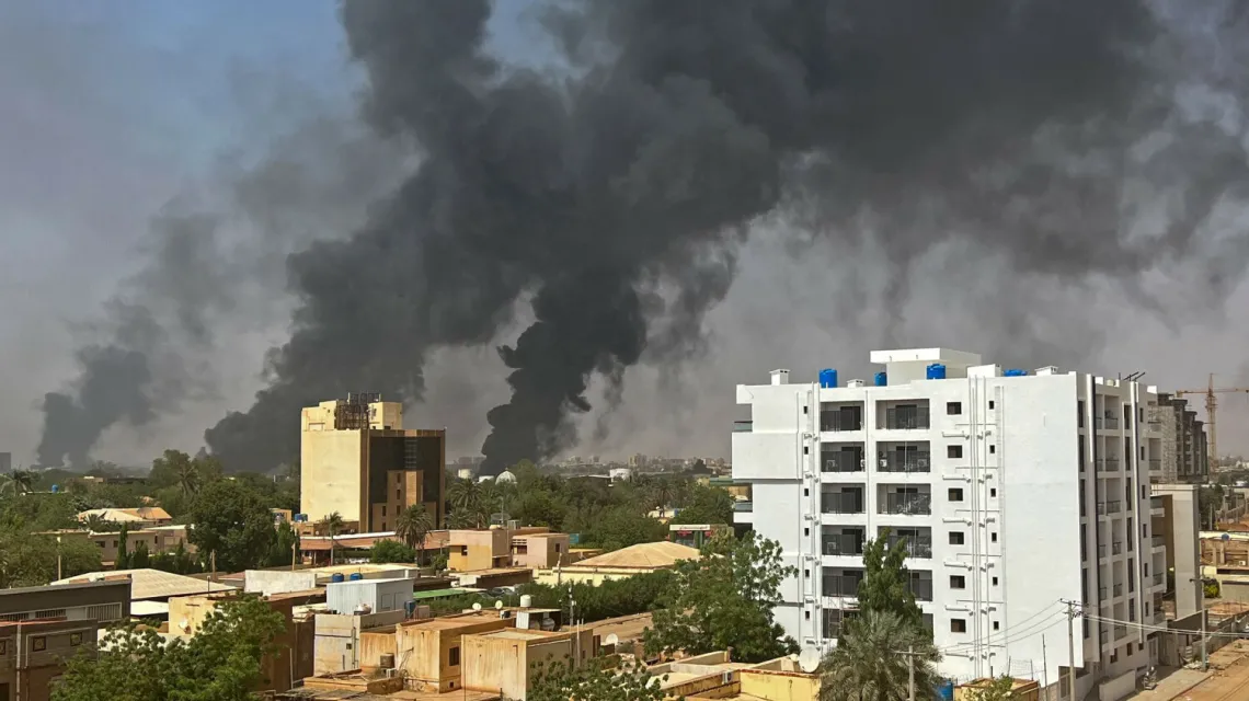 W stolicy Sudanu trwają walki. Chartum, 16 kwietnia 2023 r. /  / fot. AFP / East News