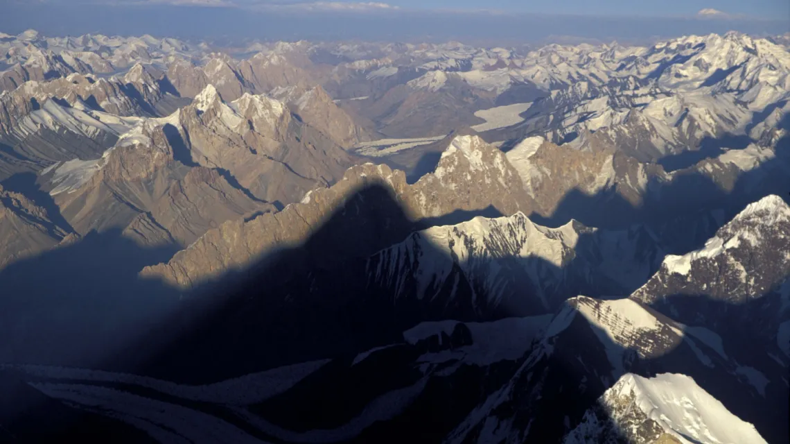 Cień K2, Karakorum, granica między Pakistanem a Chinami / EAST NEWS / 